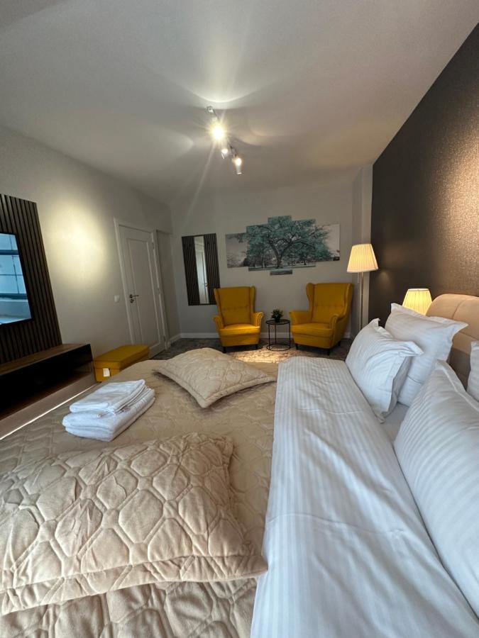 Complex Rediu 54 Luxury Apartaments ยาช ภายนอก รูปภาพ