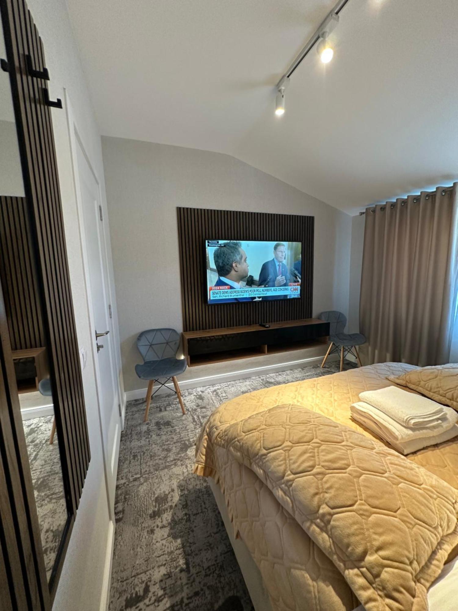 Complex Rediu 54 Luxury Apartaments ยาช ภายนอก รูปภาพ