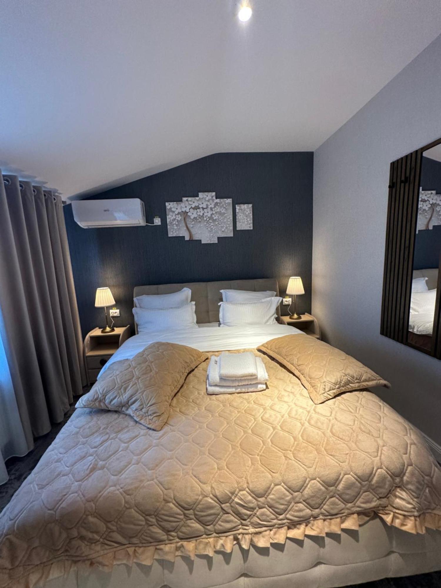 Complex Rediu 54 Luxury Apartaments ยาช ภายนอก รูปภาพ