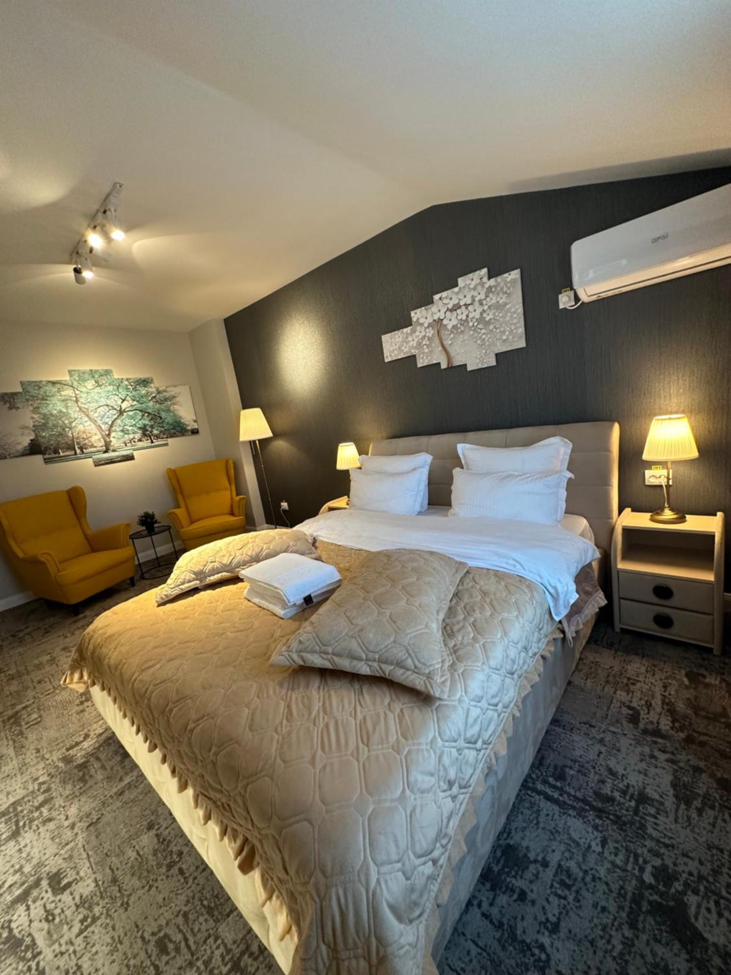 Complex Rediu 54 Luxury Apartaments ยาช ภายนอก รูปภาพ
