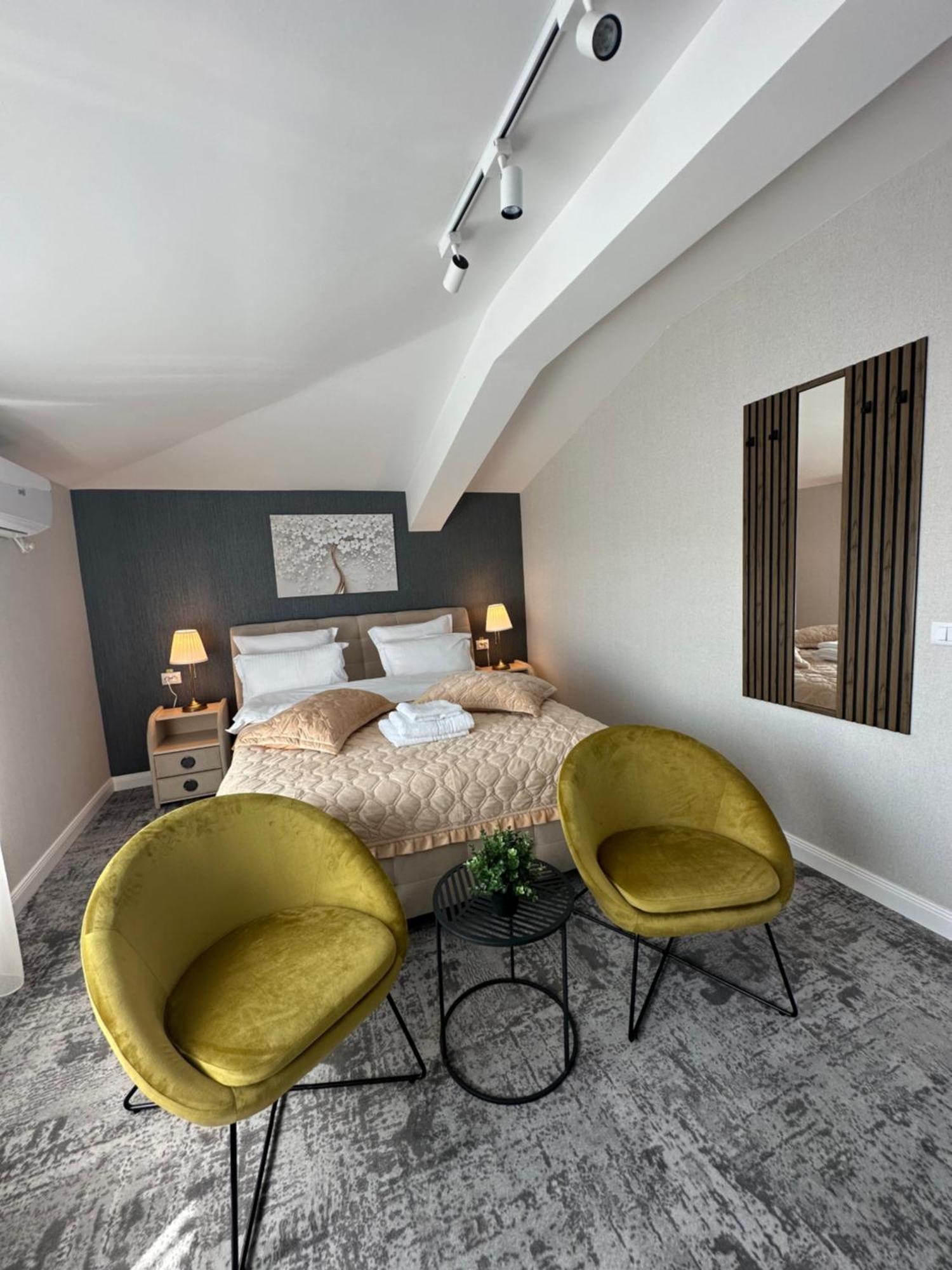 Complex Rediu 54 Luxury Apartaments ยาช ภายนอก รูปภาพ