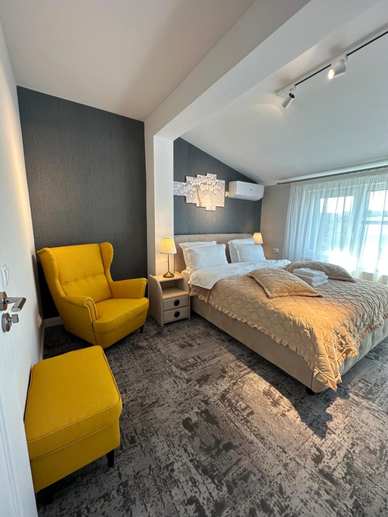 Complex Rediu 54 Luxury Apartaments ยาช ภายนอก รูปภาพ