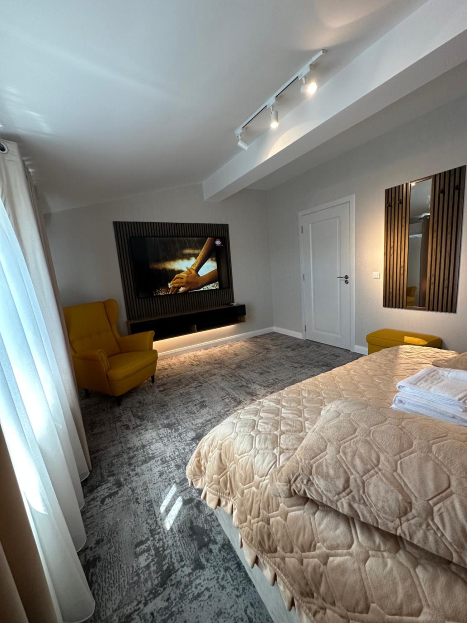 Complex Rediu 54 Luxury Apartaments ยาช ภายนอก รูปภาพ