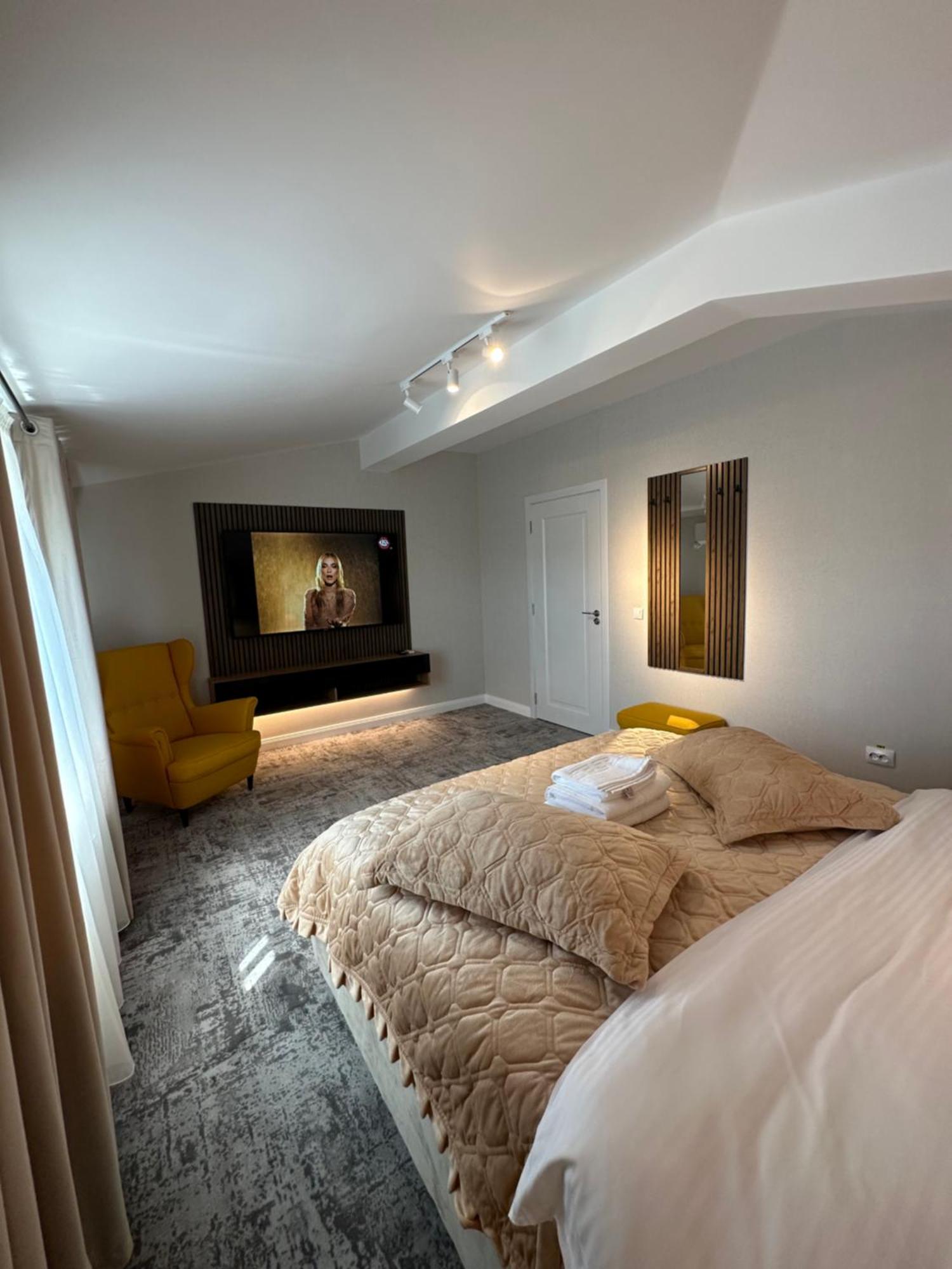 Complex Rediu 54 Luxury Apartaments ยาช ภายนอก รูปภาพ