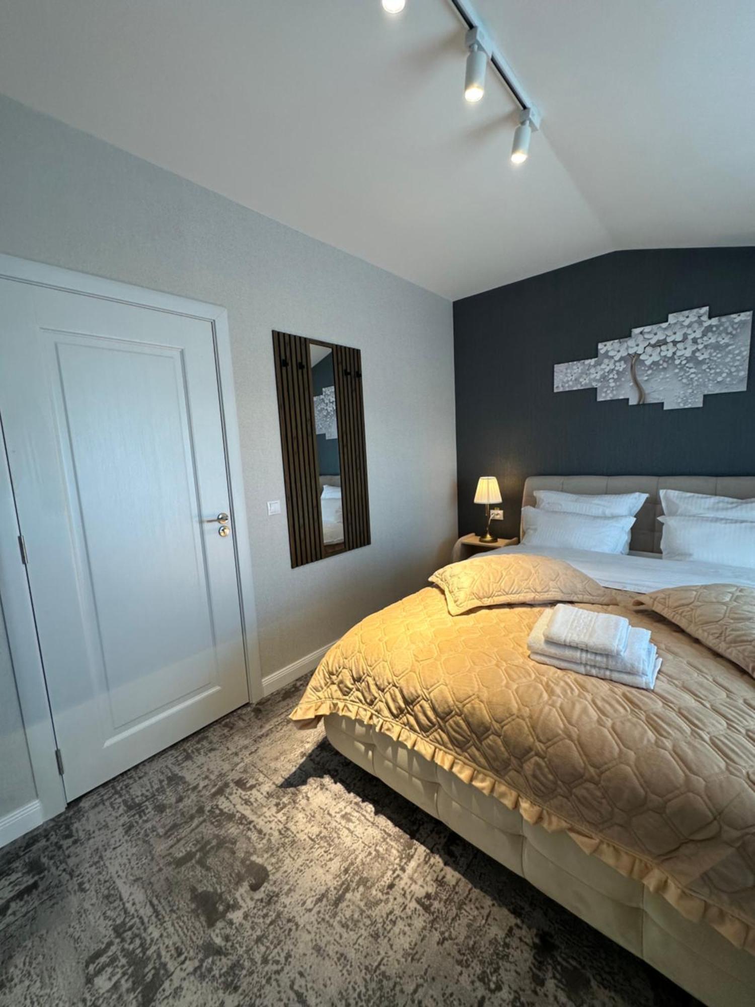 Complex Rediu 54 Luxury Apartaments ยาช ภายนอก รูปภาพ